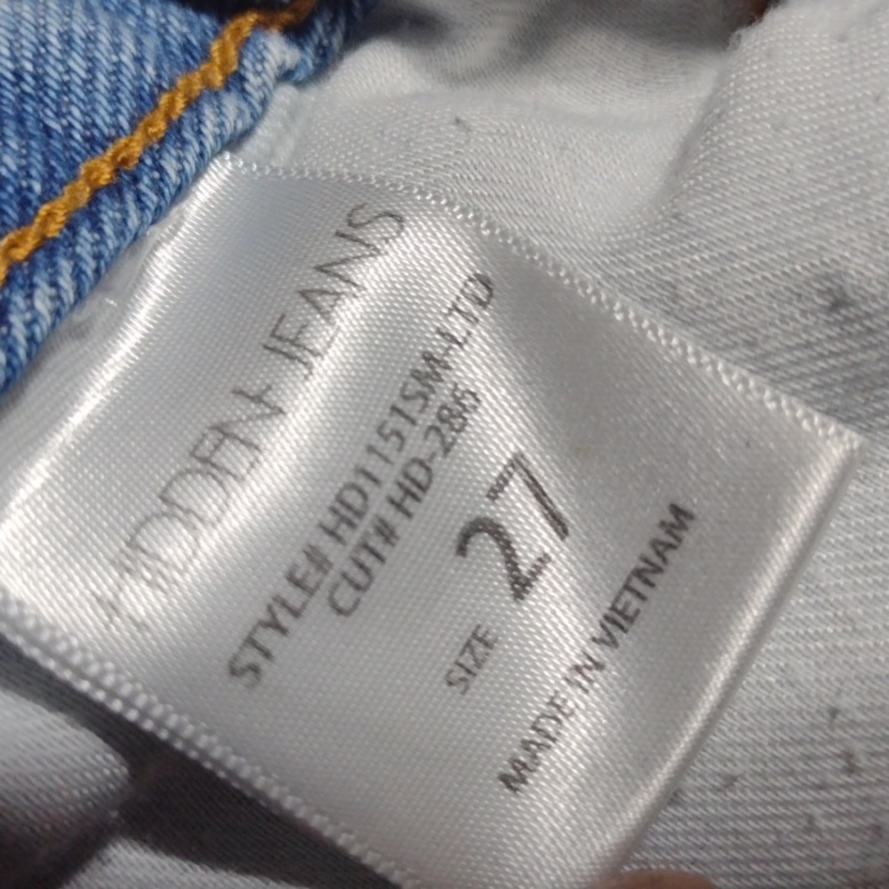 Destroyed High Rise Cropped Jeans - Picture 14 of 16